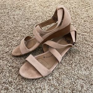strapy nude sandal with heel